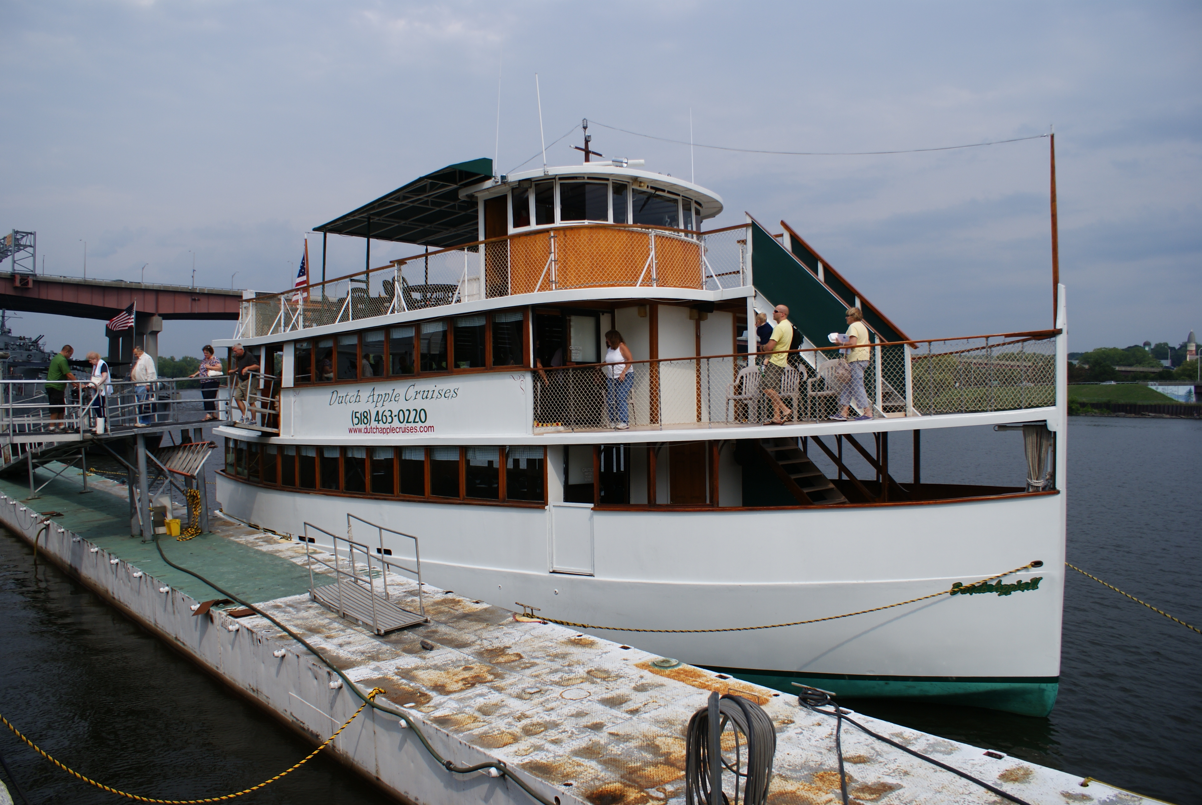 Dutch Apple Cruises